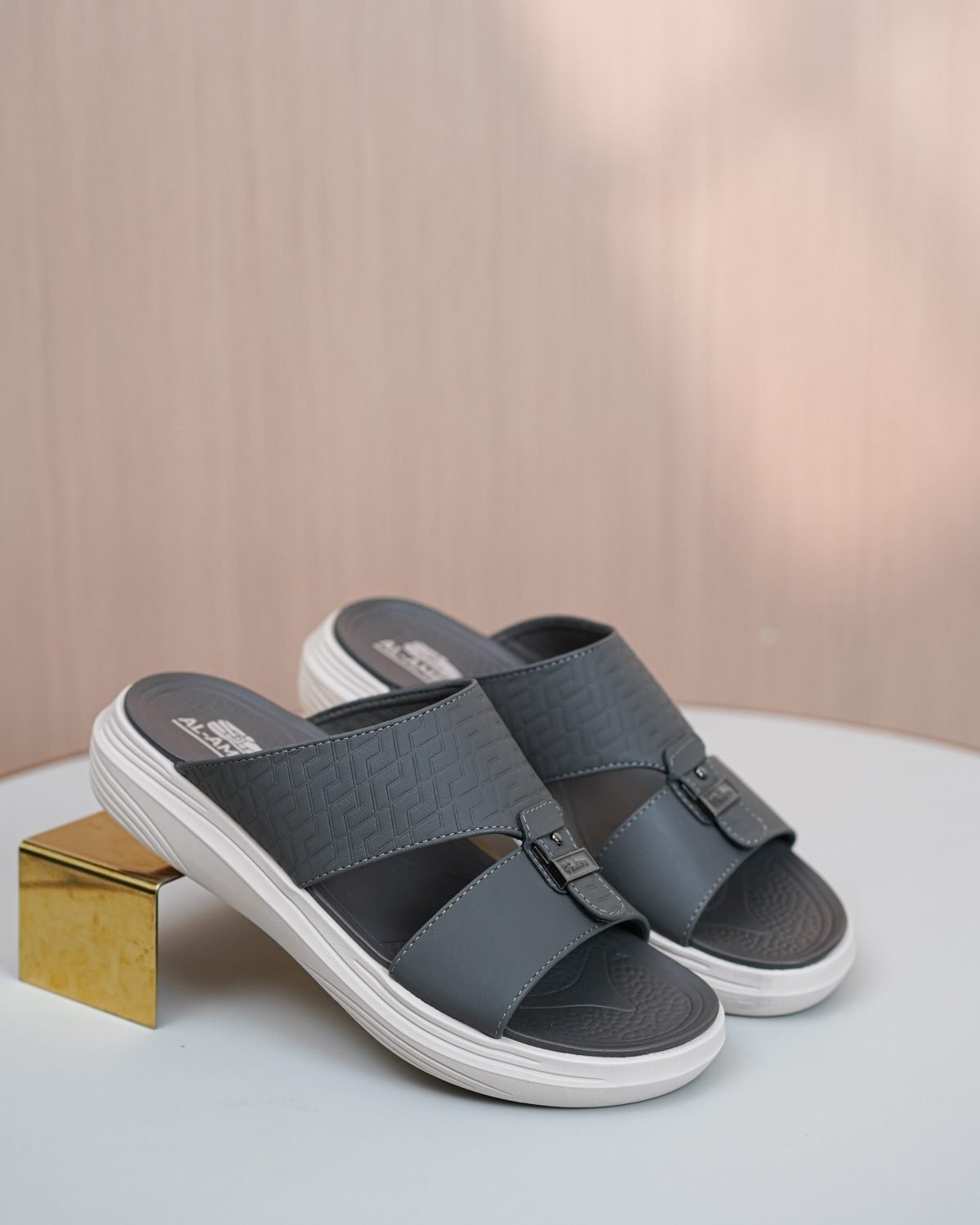 AM 05 in Grey