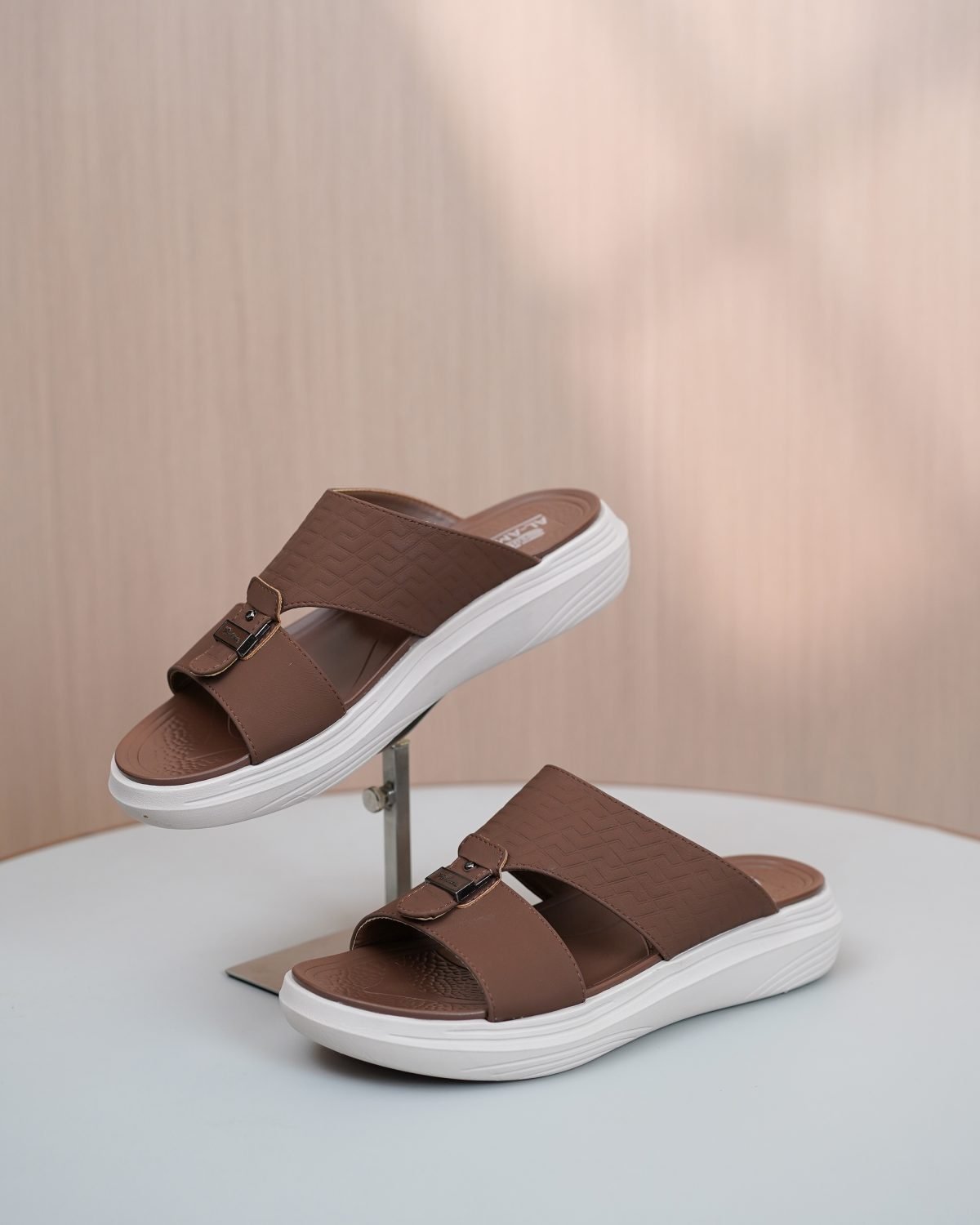 AM 05 in Tan