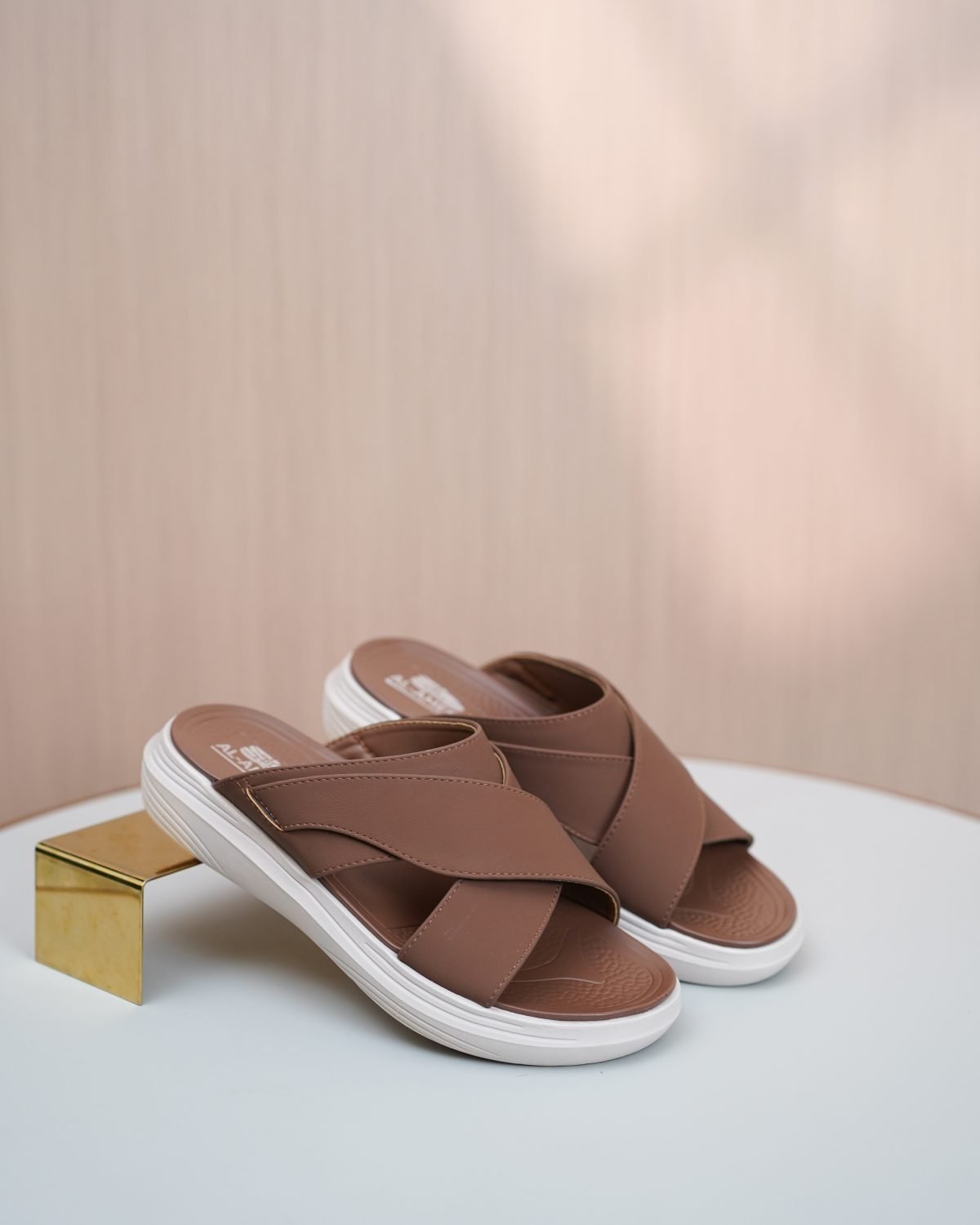 AM 06 in Tan