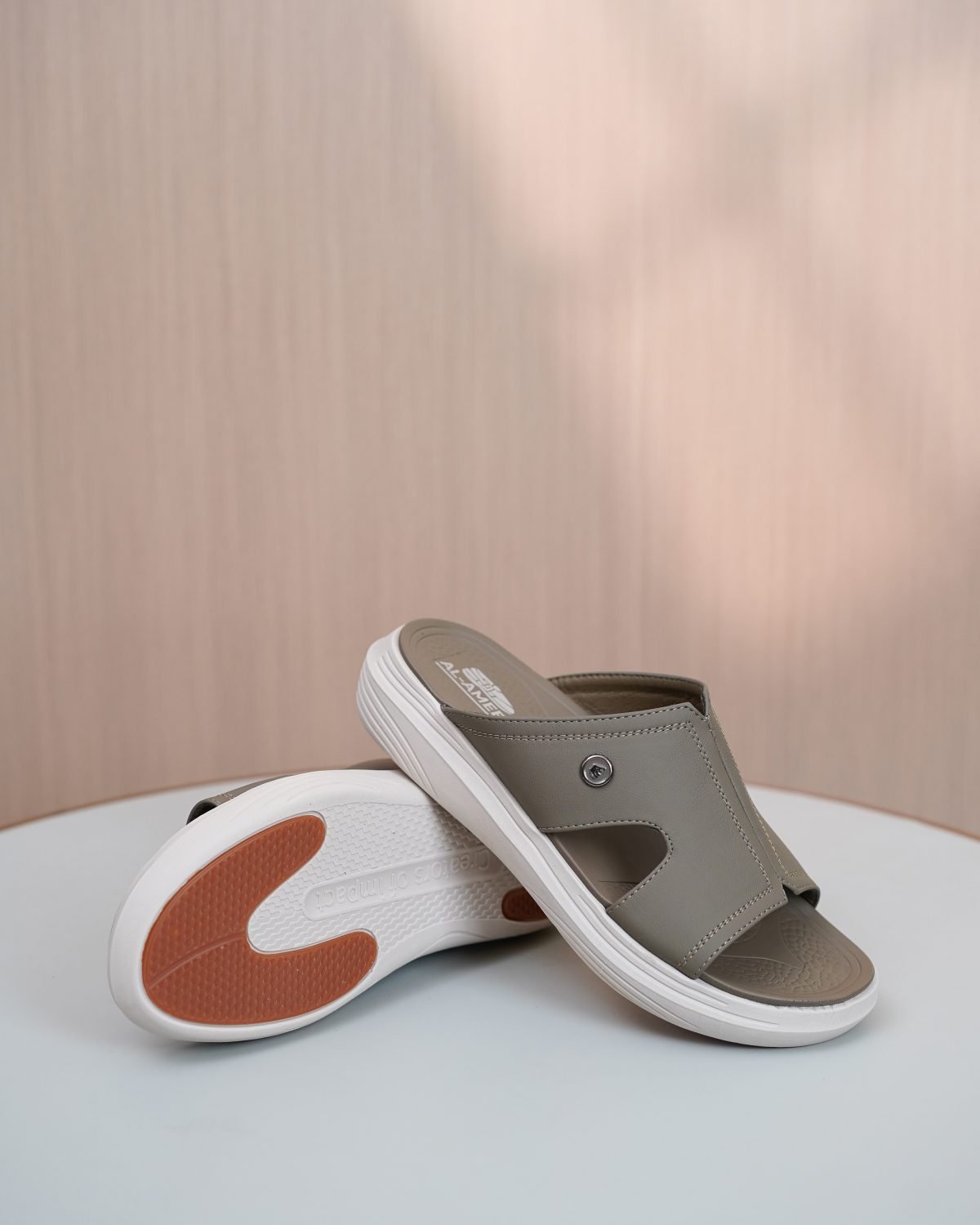AM 08 in Khaki