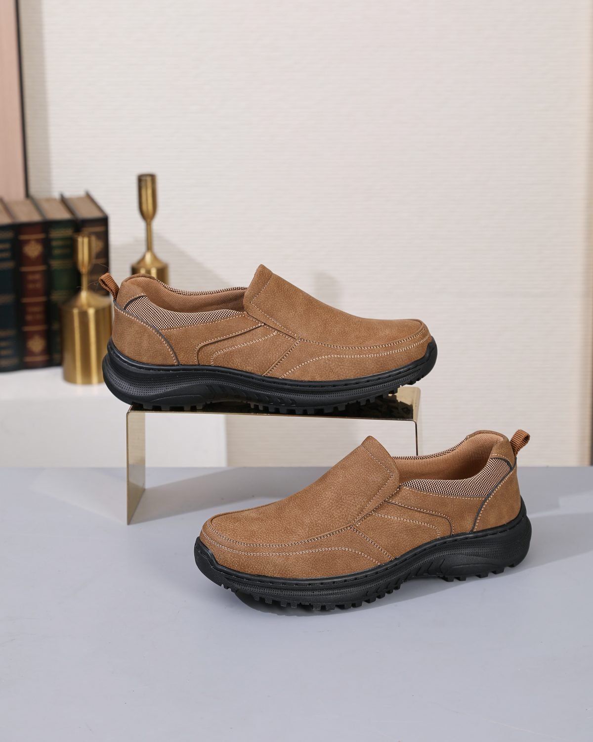 Leo 02 in Tan