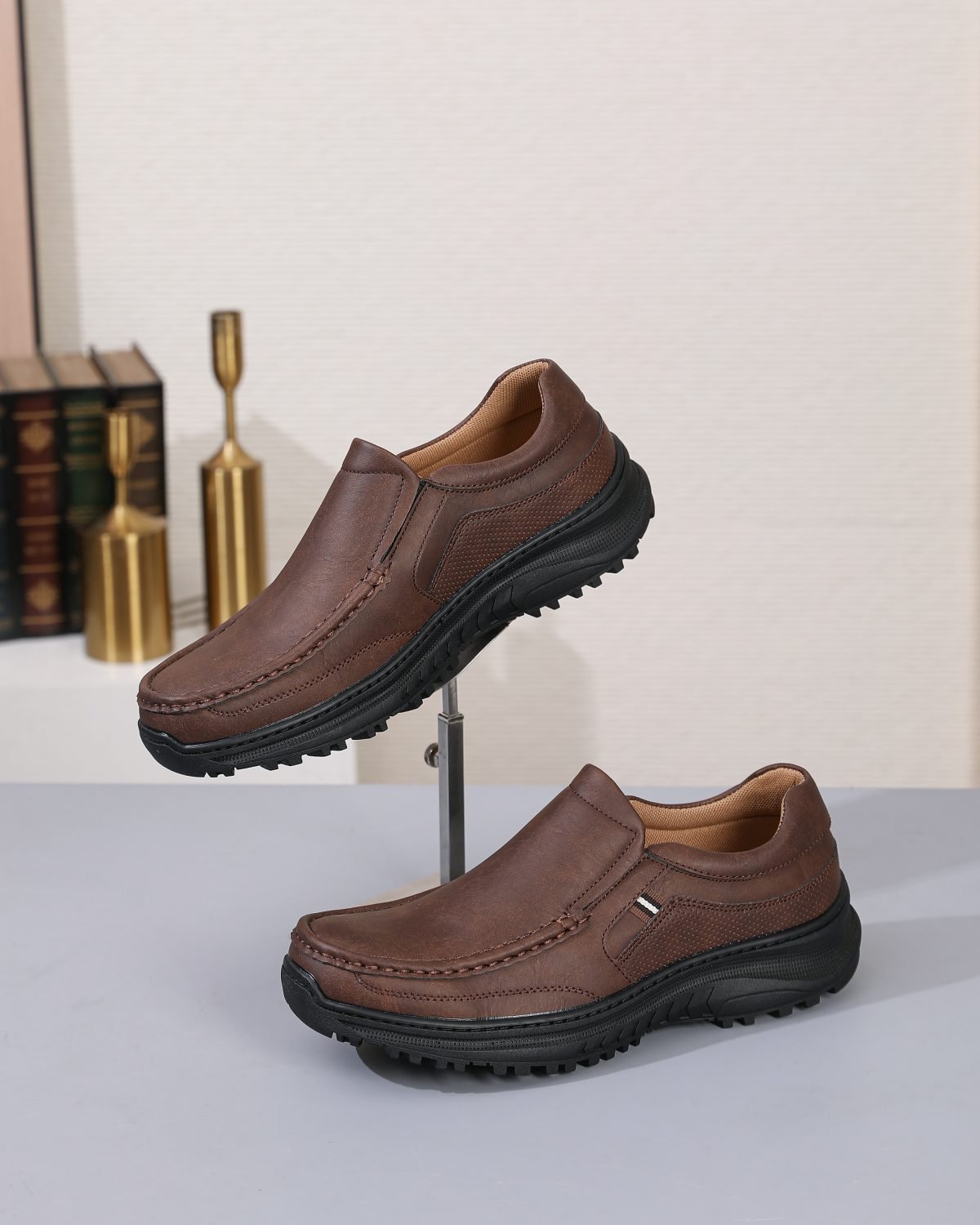 Leo 04 in Brown