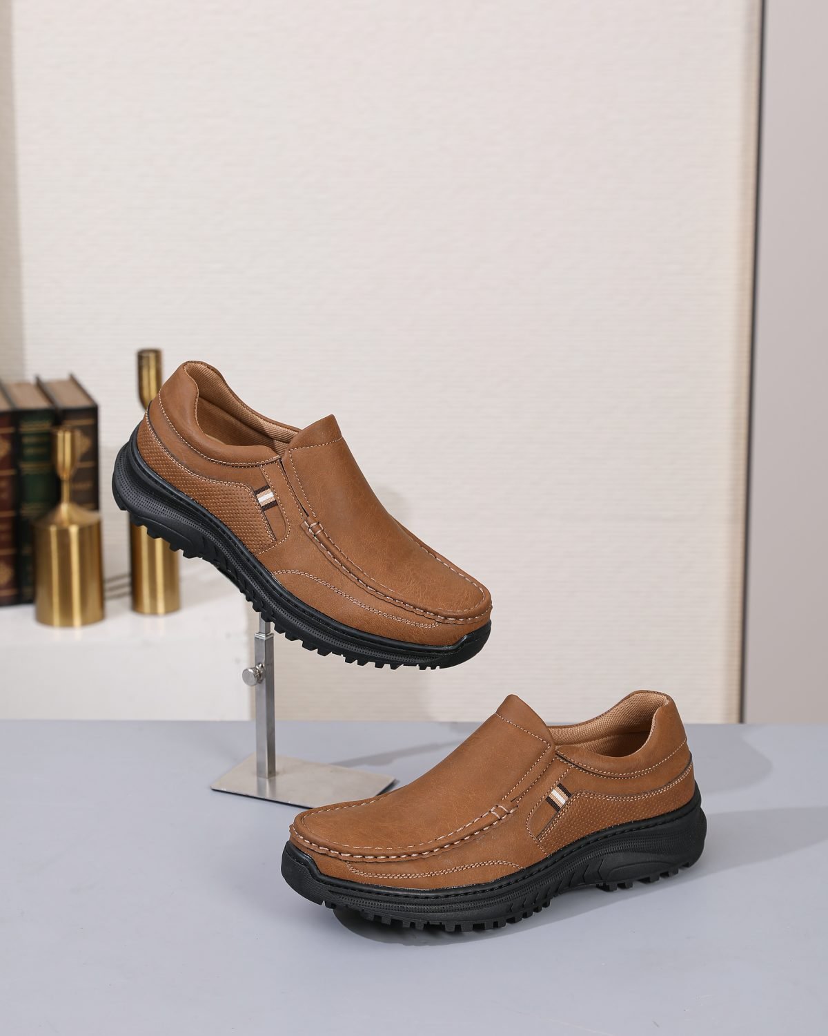 Leo 04 in Tan