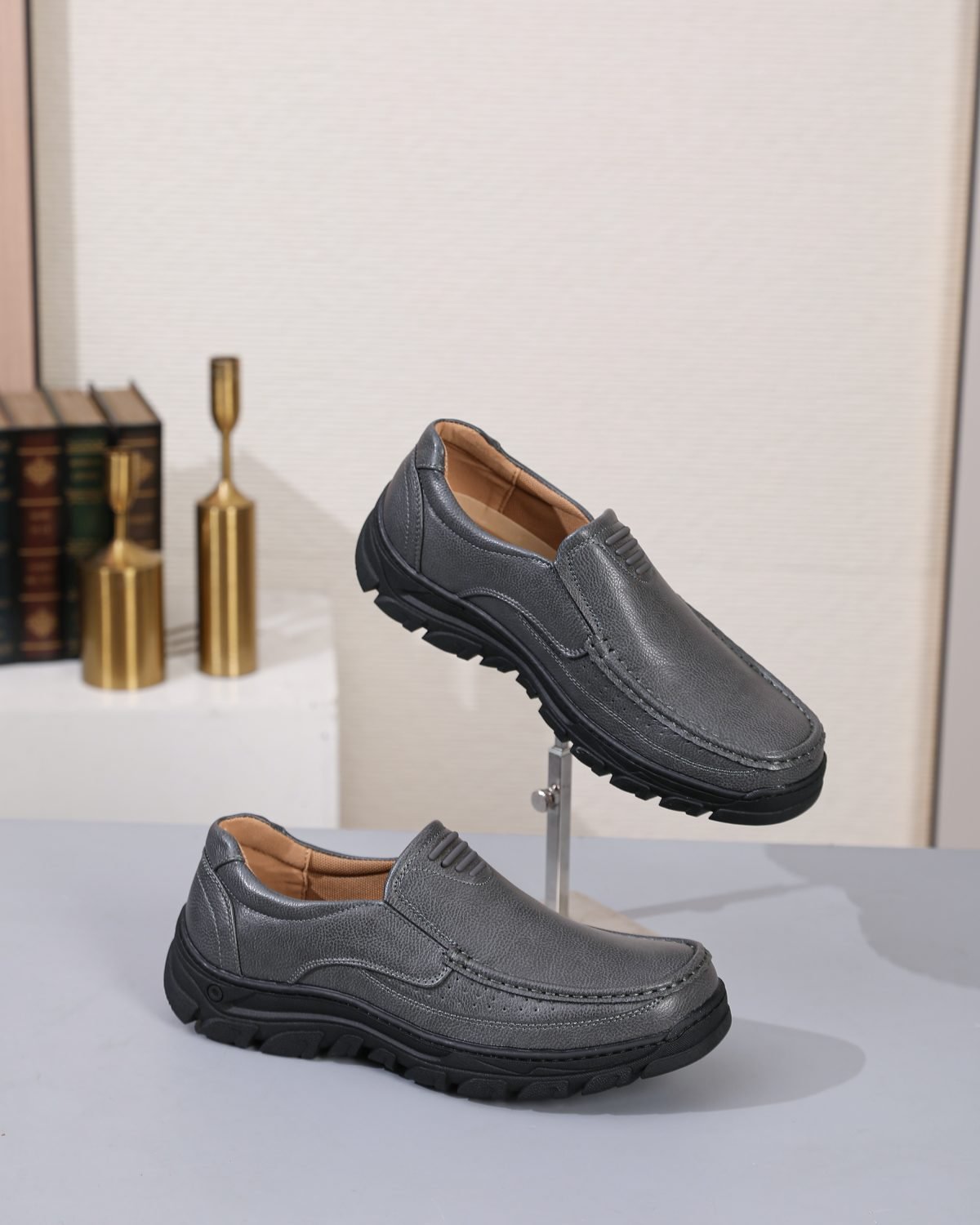 Leo 08 in Grey