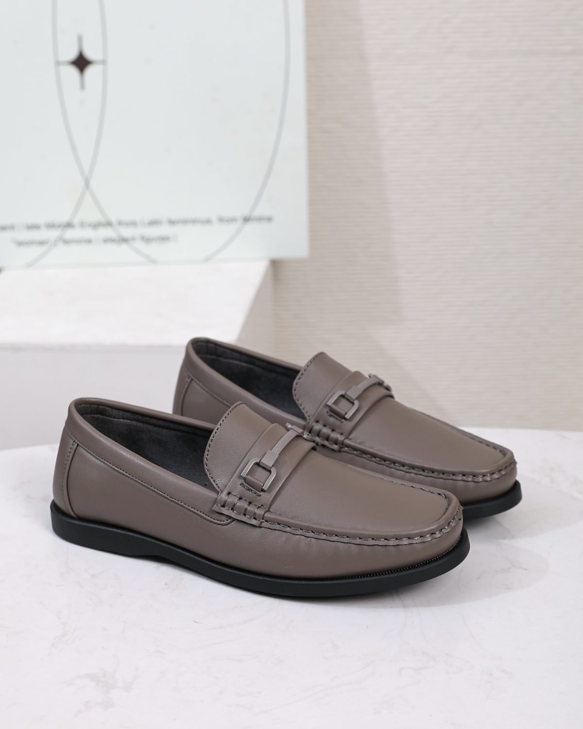Leo 42 in Grey