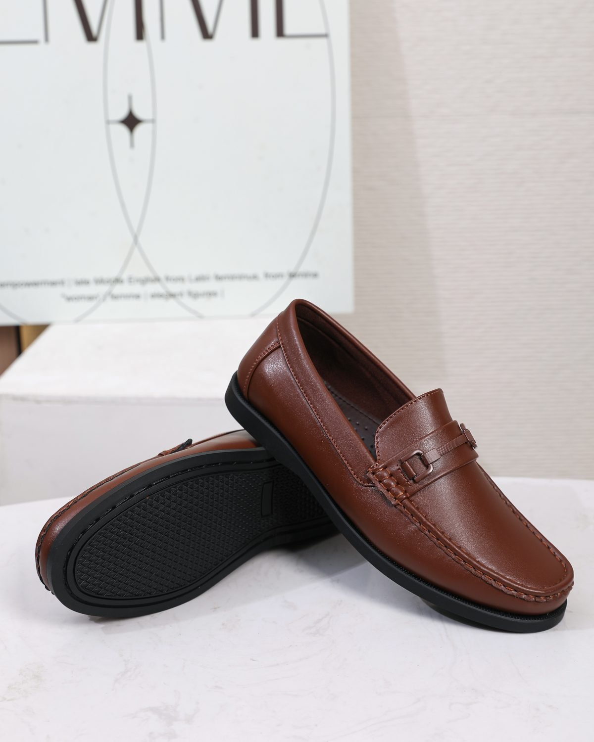 Leo 42 in Tan