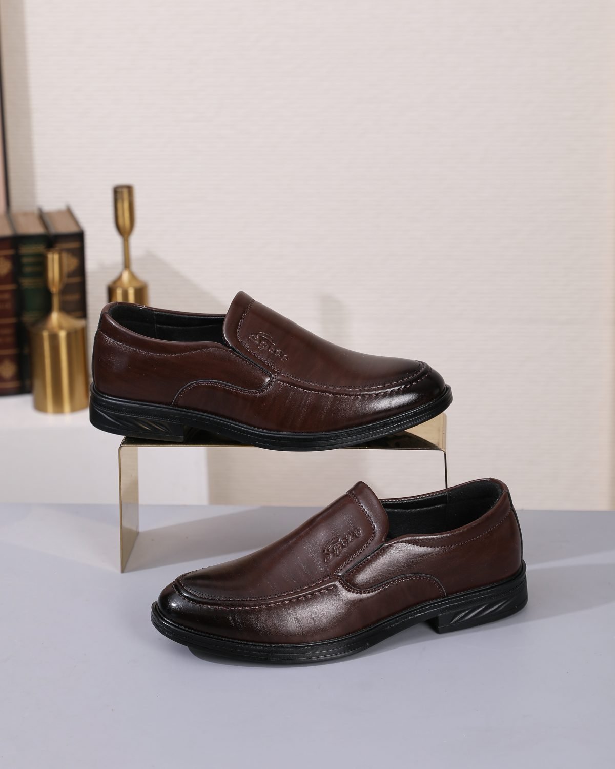 Leo 60 in Brown